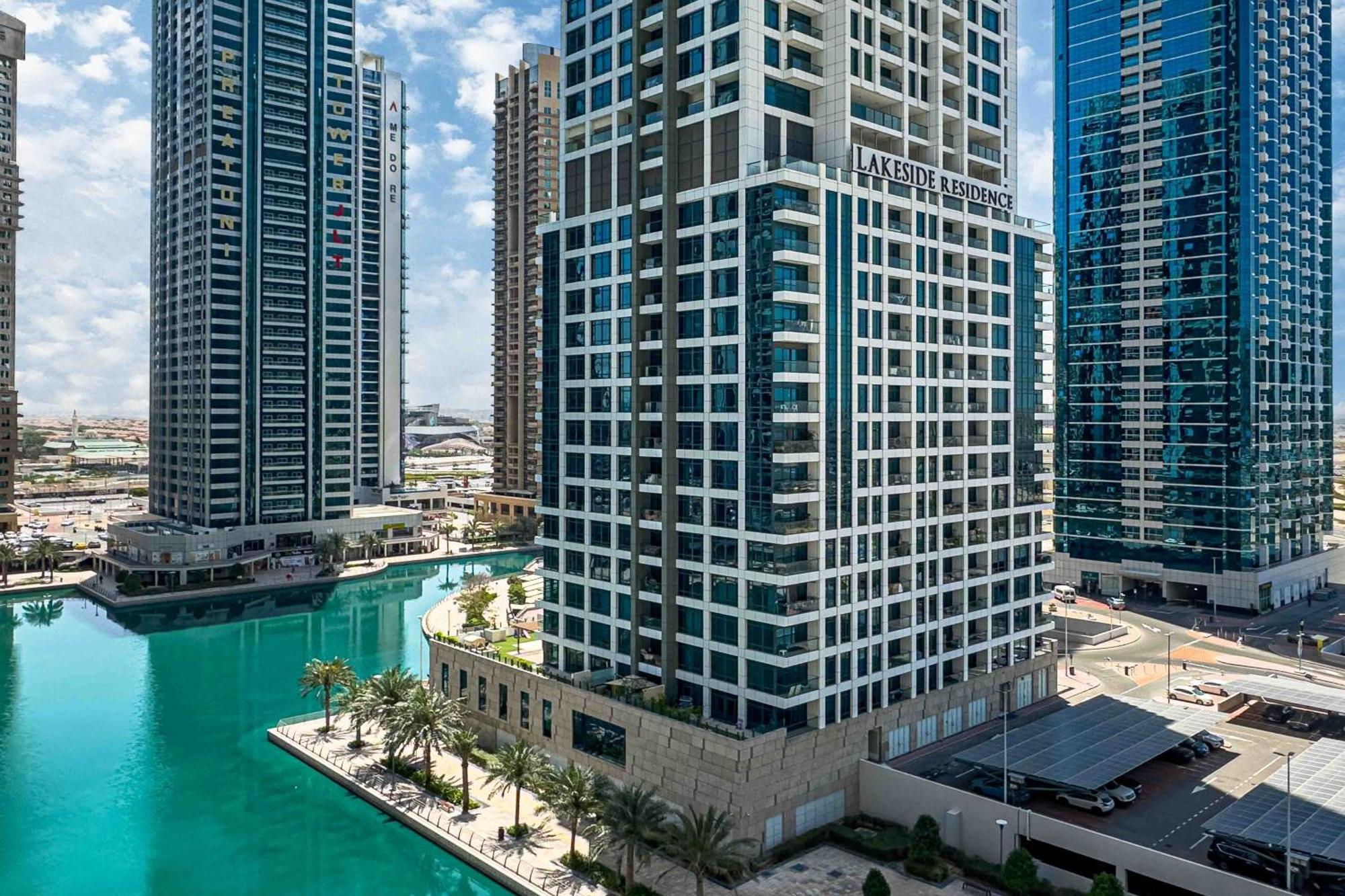 Apartment Chill With Balcony And Pool View