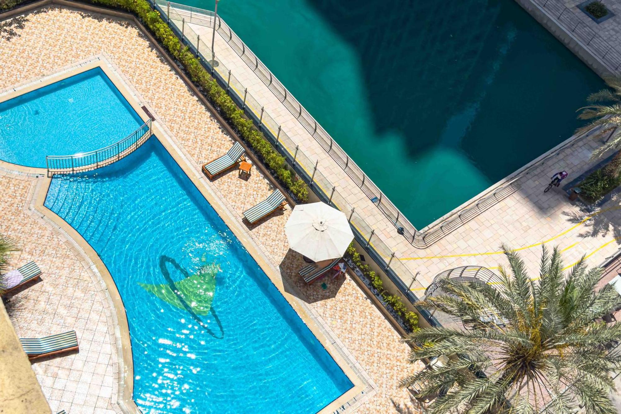 Chill With Balcony And Pool View * Dubai