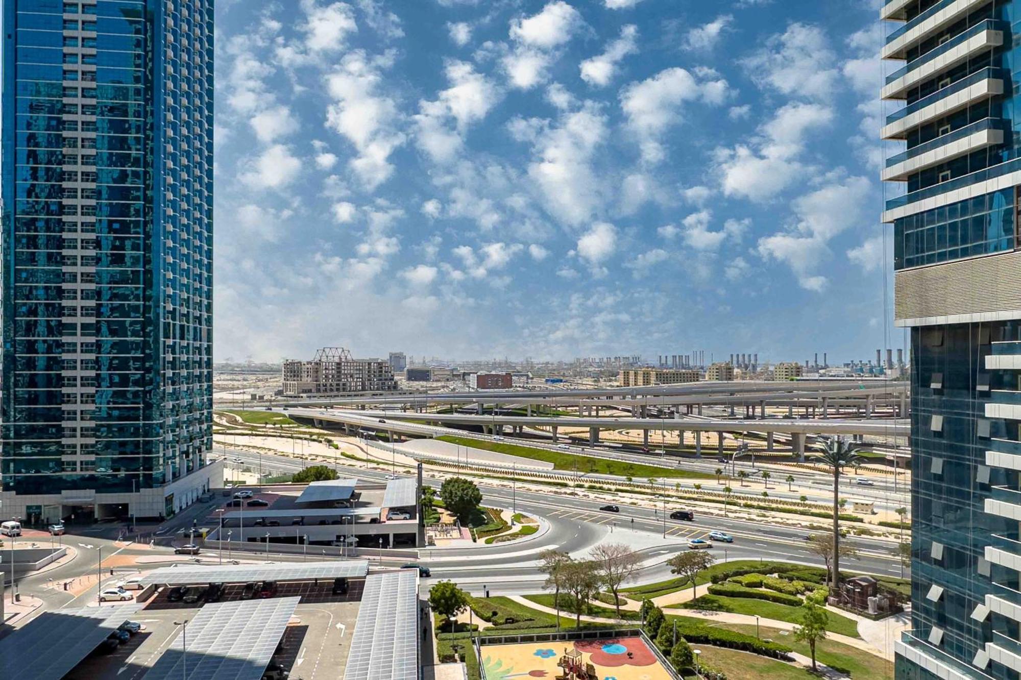 Apartment Chill With Balcony And Pool View Dubai