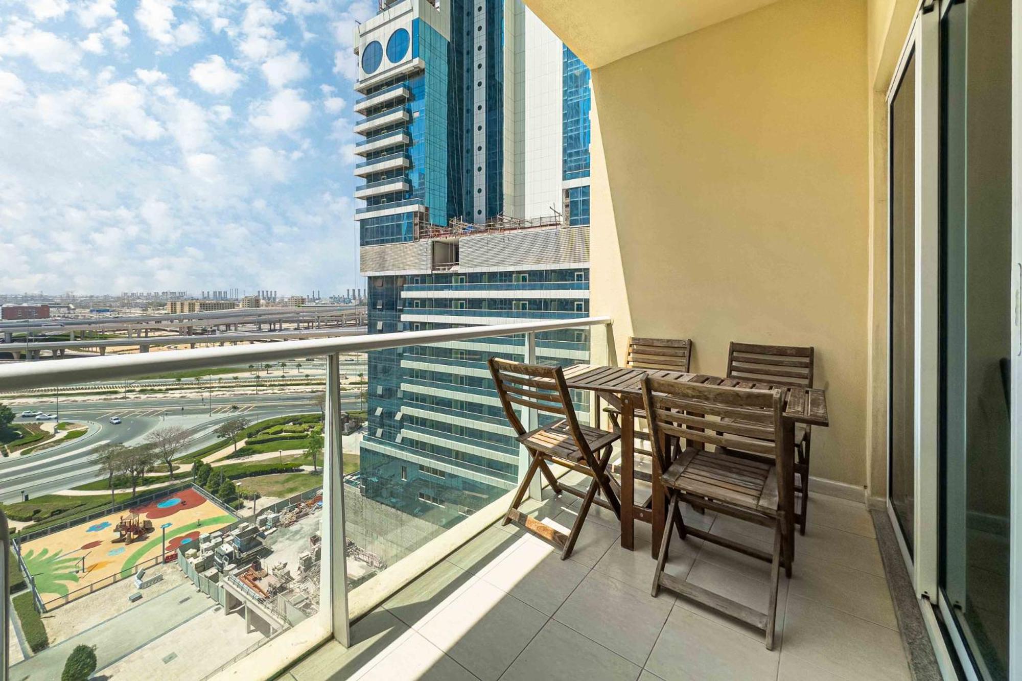 Chill With Balcony And Pool View Apartment Dubai